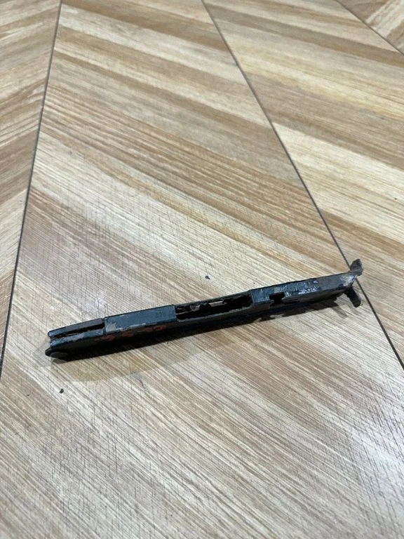 Esistange kinnitusklamber – Mercedes-Benz CLS-klass C219 (2003-2011)