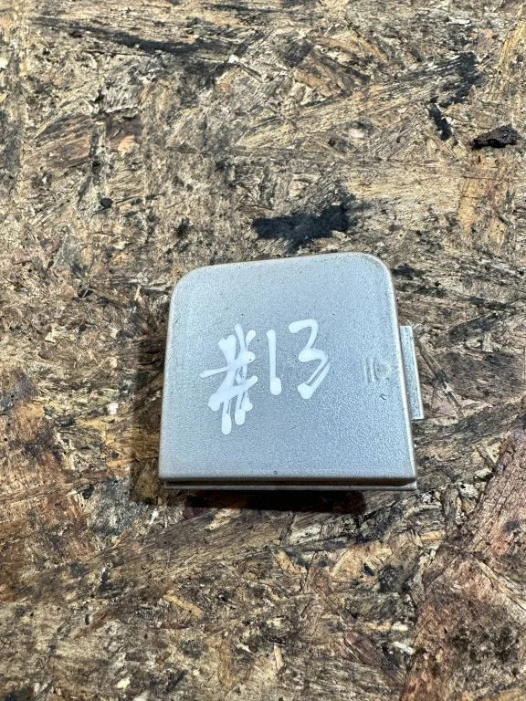 Priekinis tempimo kilpos dangtelis