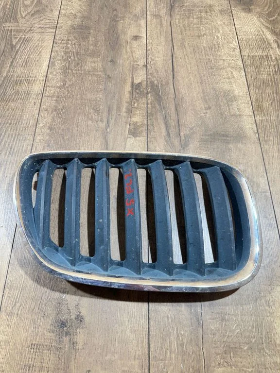 Front bumper upper radiator grill – BMW X5 E53 (1999-2006)