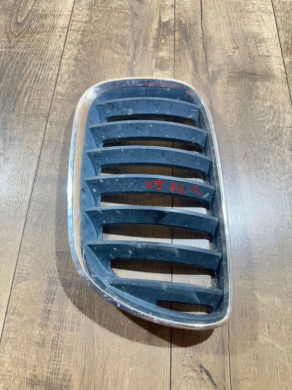 Front bumper upper radiator grill – BMW X5 E53 (1999-2006)
