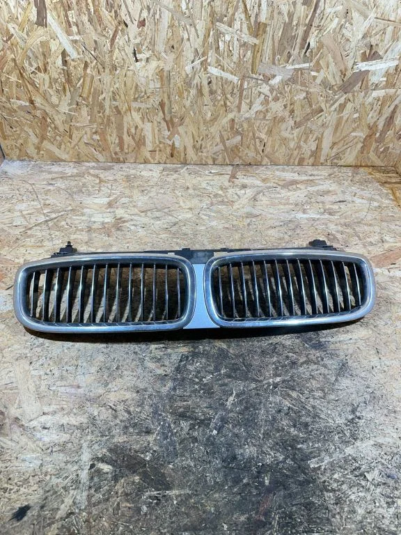 Front bumper upper radiator grill – BMW 7 Series E65 E66 (2001-2008)