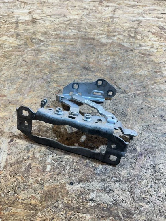 Mootorikapoti hinged – Mercedes-Benz C-klass AMG W204 (2007-2014)