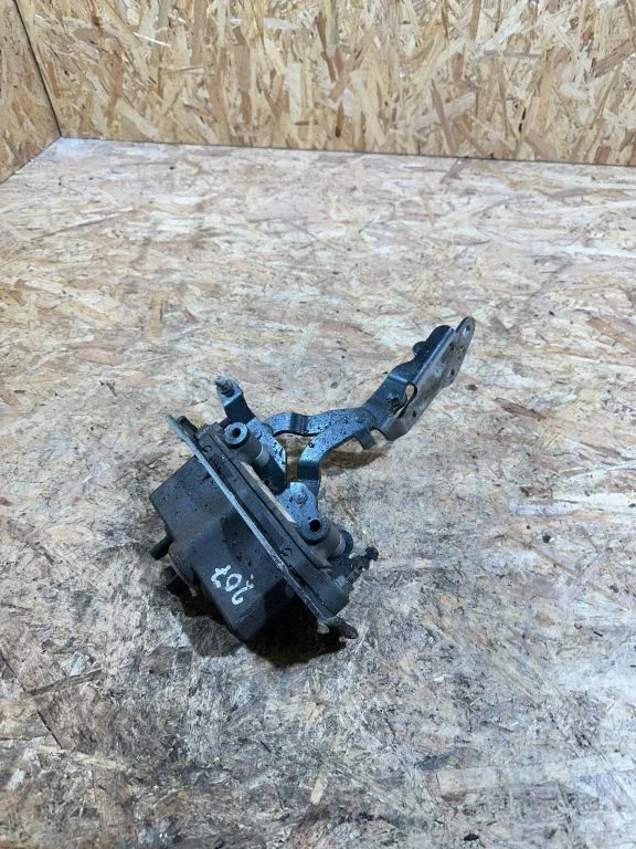 Engine bonnet/hood hinges – Mercedes-Benz E-Class W212 (2009-2016)