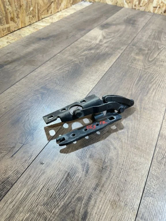 Engine bonnet/hood hinges 8240333