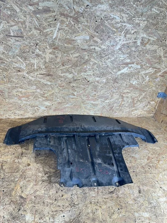 Engine splash shield/under tray 7L8825437
