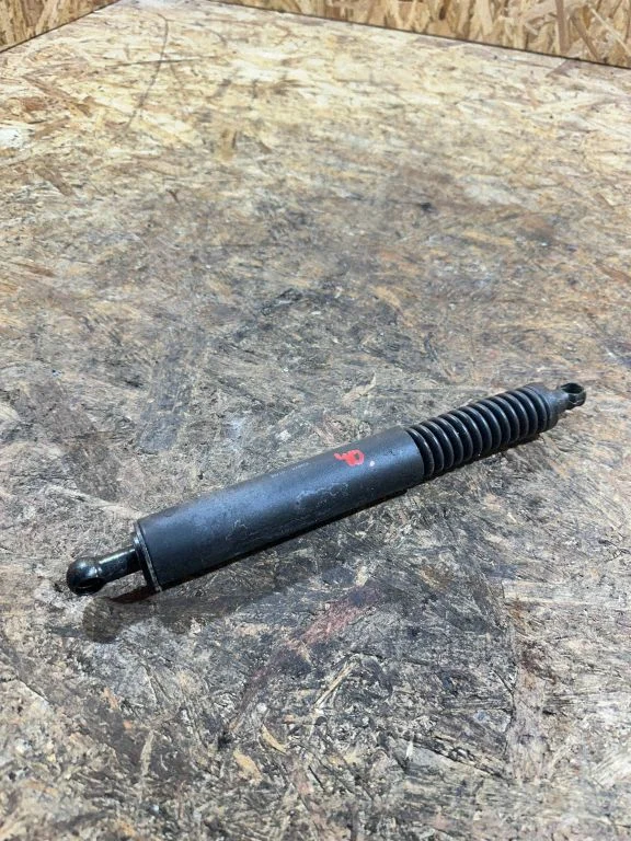Tailgate/trunk strut/damper – Mercedes-Benz R-Class W251 (2005-2013)