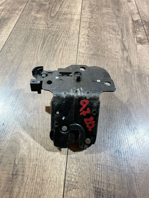 Tailgate/trunk/boot lock/catch/latch 8P4827505B