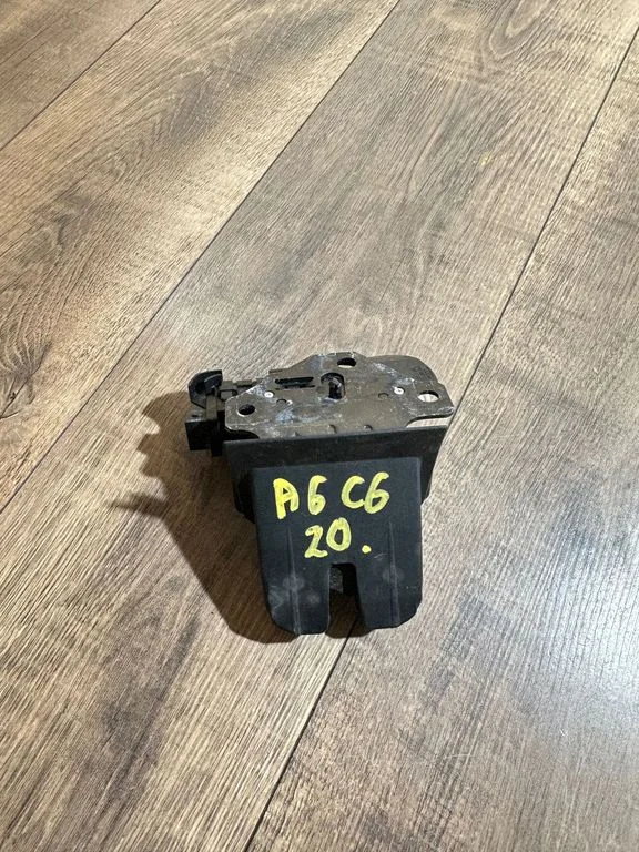 Tailgate/trunk/boot lock/catch/latch 8P4827505B