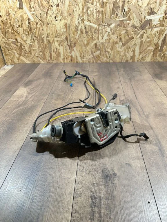 Front door lock 2207206435