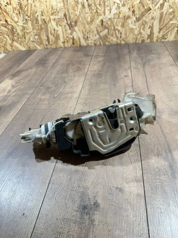 Front door lock 2207206435