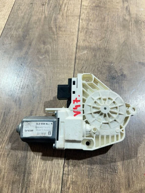 Front door window regulator motor 4L0959802B