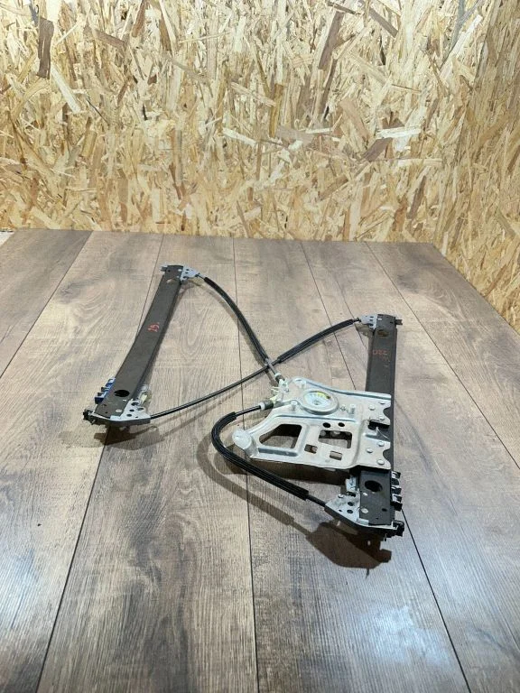 Front door window regulator with motor A2207200346