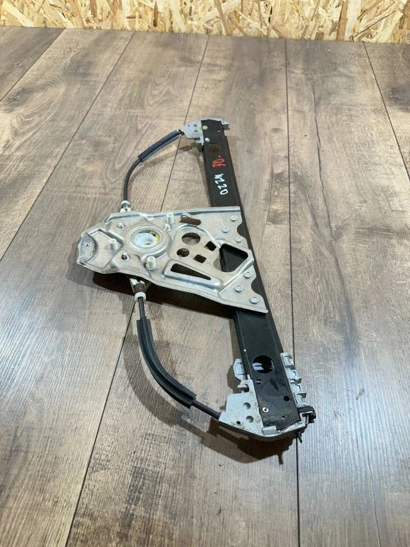 Front door window regulator with motor A2207200446