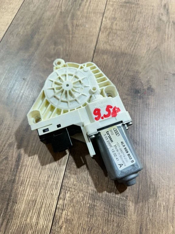 Front door window regulator motor 4L0959802B
