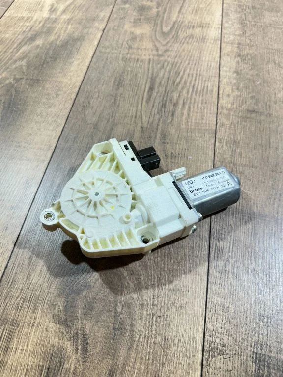 Front door window regulator motor 4L0959801B