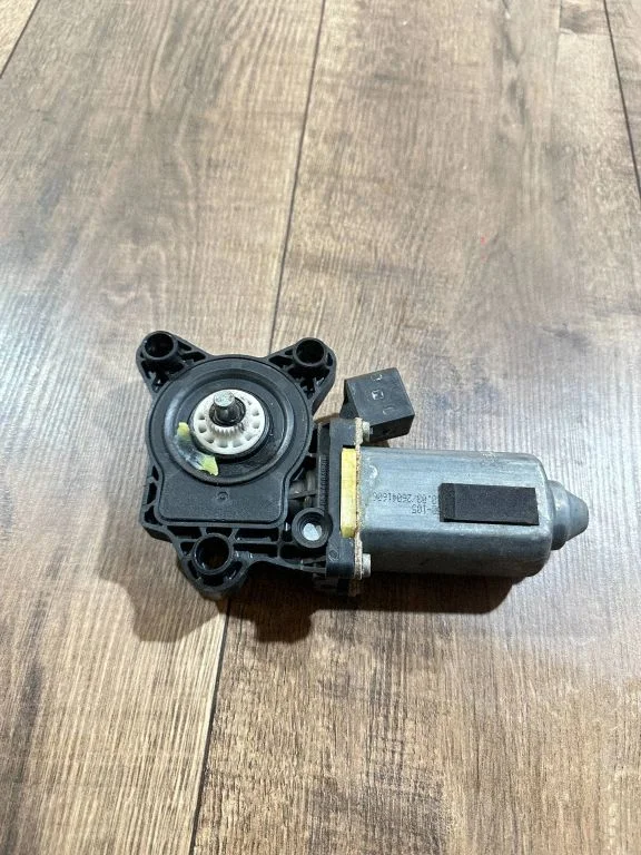 Front door window regulator motor A2208204542