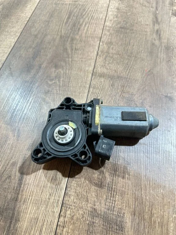 Front door window regulator motor A2208204642