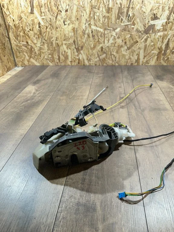 Rear door lock 2207306035