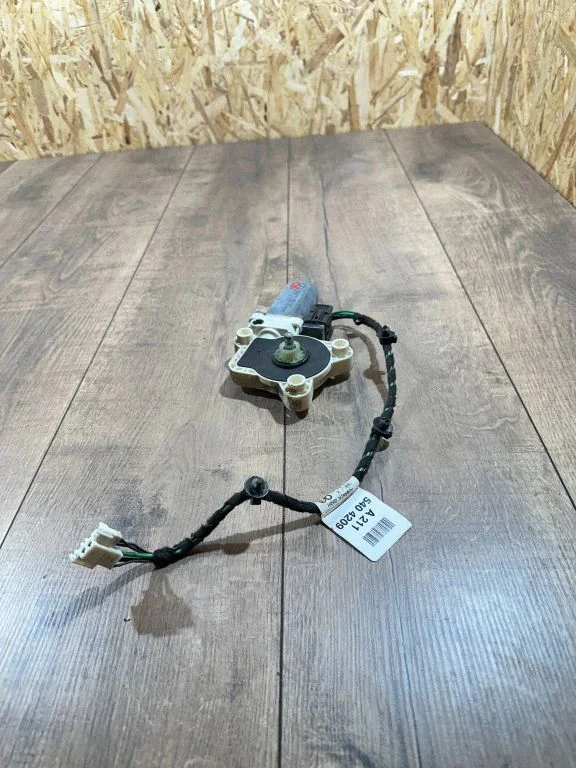 Aizmugurējā loga pacēlāja motoriņš A2115404209