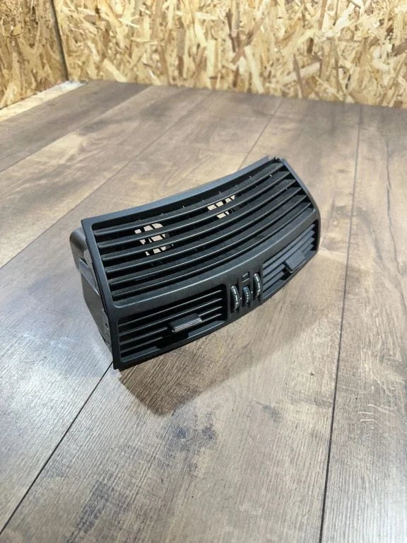 Dash center air vent grill 2208305544