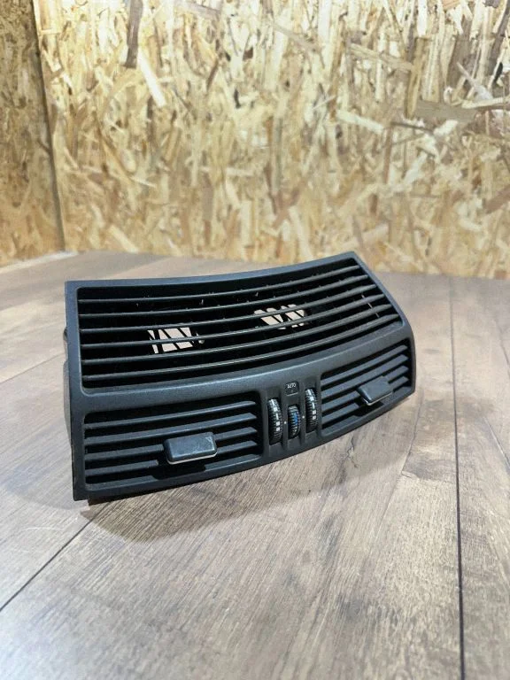 Dash center air vent grill 2208300654