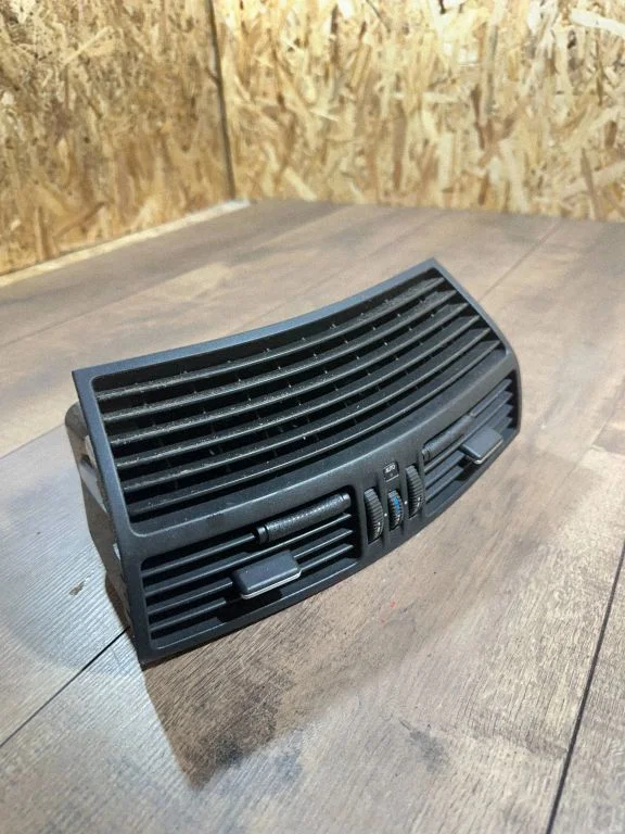 Dash center air vent grill 2208300554