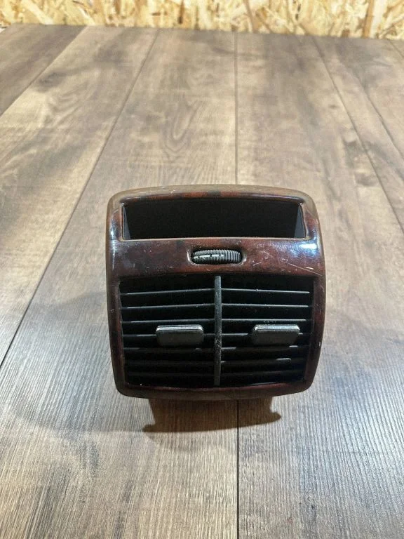 Dash center air vent grill 2208300654
