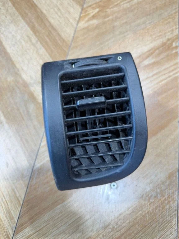 Armatuurlaua külje õhutusresti kate – Opel Zafira A (1999-2005)