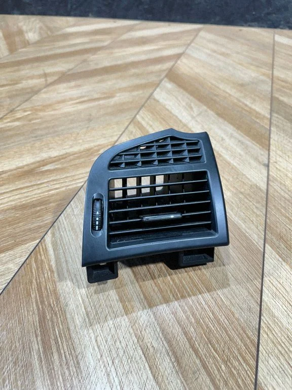 Dashboard side air vent grill/cover trim – Mercedes-Benz S-Class W221 (2005-2013)