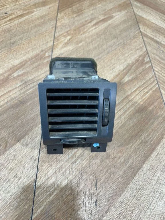 Dashboard side air vent grill/cover trim 230635620
