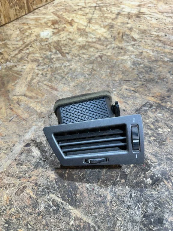 Dashboard side air vent grill/cover trim – BMW 7 Series E65 E66 (2001-2008)