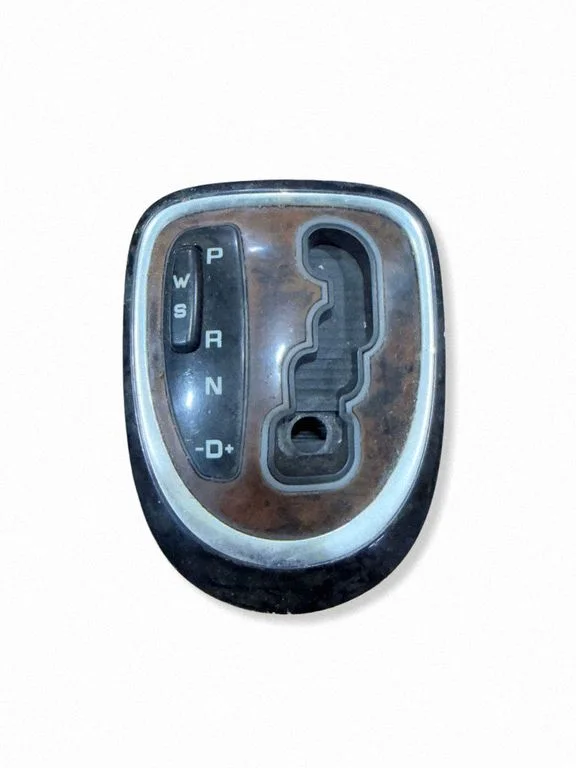 Gear shifter surround trim plastic E9550040