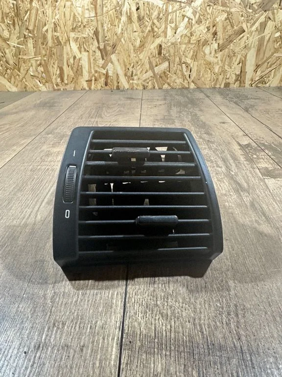 Dashboard side air vent grill/cover trim 8402216