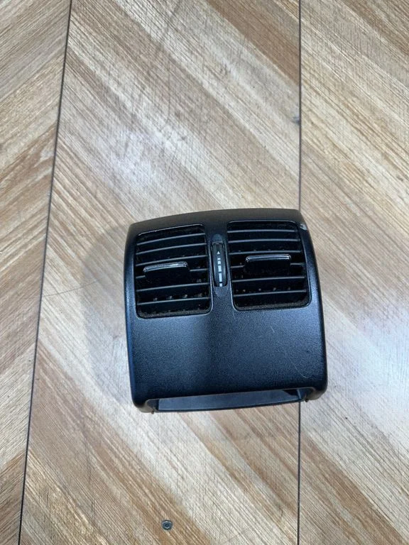 Rear air vent grill A2048300354