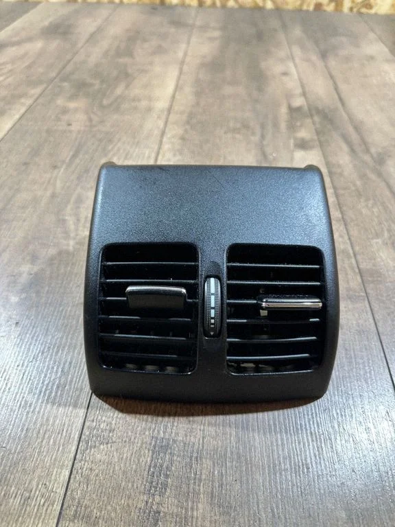 Rear air vent grill – Mercedes-Benz C-Class AMG W204 (2007-2014)