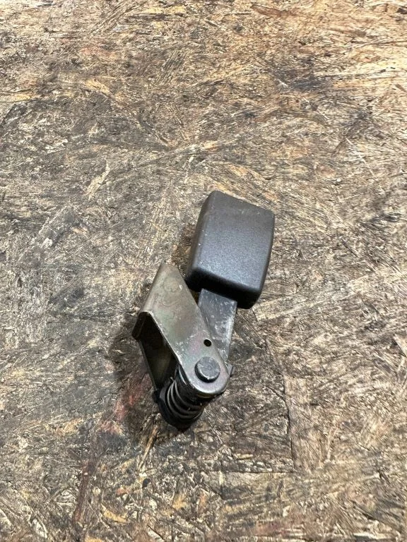 Rear seatbelt buckle – BMW 7 Series E65 E66 (2001-2008)