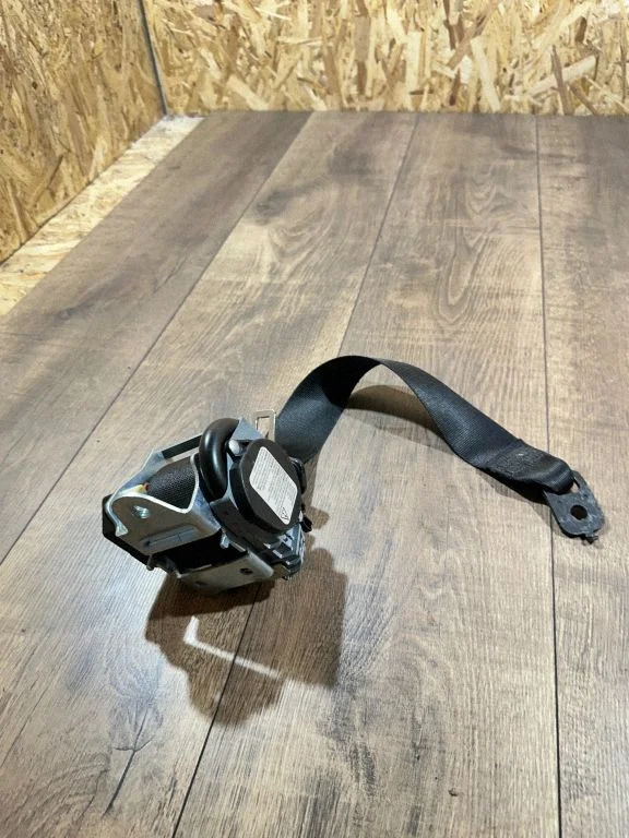 Rear seatbelt 619701700