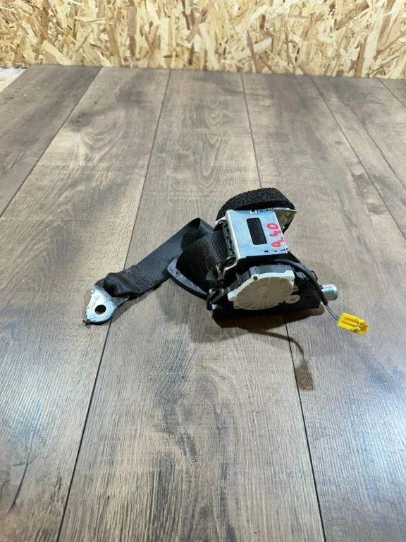 Aizmugurējā drošības josta 33060587C