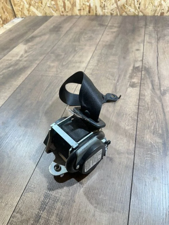 Tagumine turvavöö 8275C1007