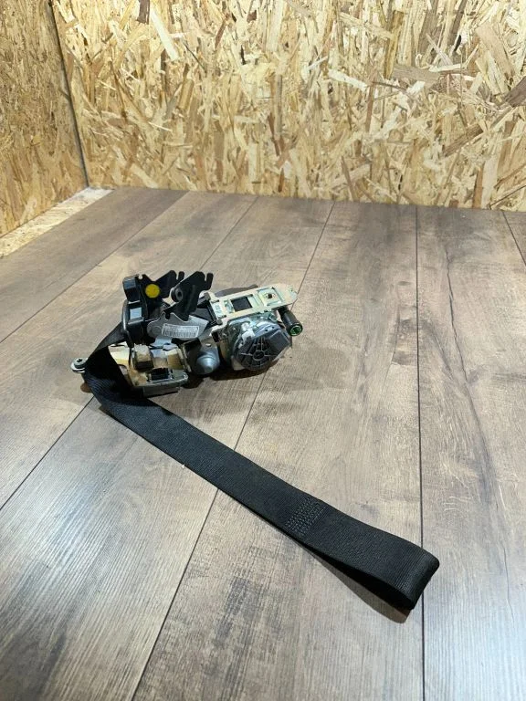 Front seatbelt 615416500