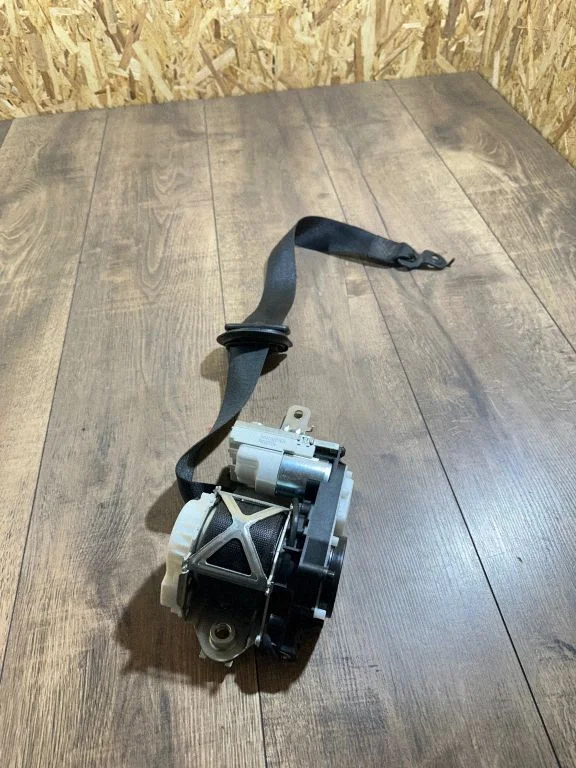 Front seatbelt – Mercedes-Benz GLS-Class X166 (2015-2019)