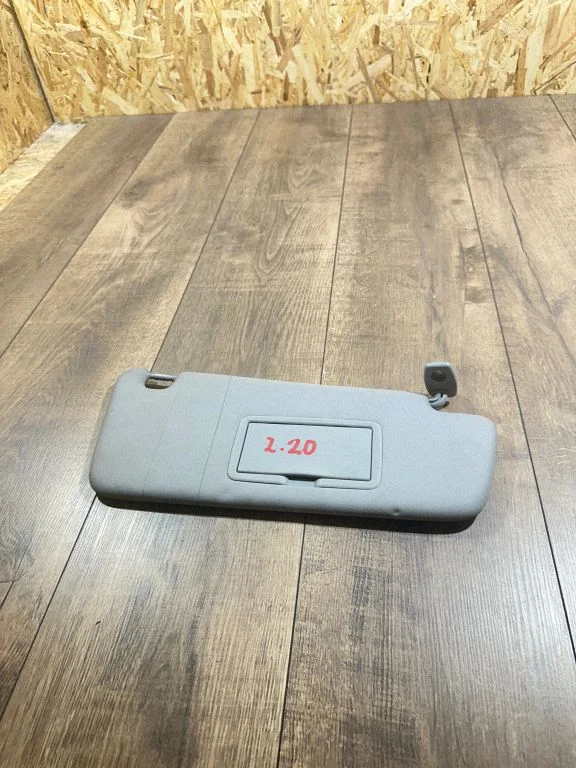 Sun visor 8T0077010