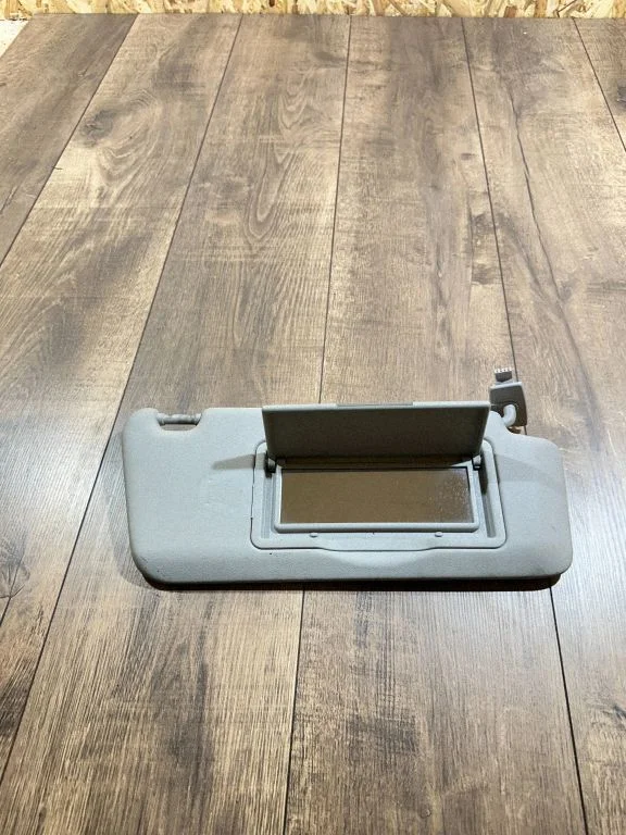 Sun visor – front