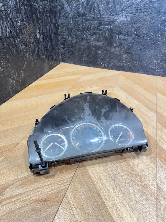 Speedometer (instrument cluster) A2049003702