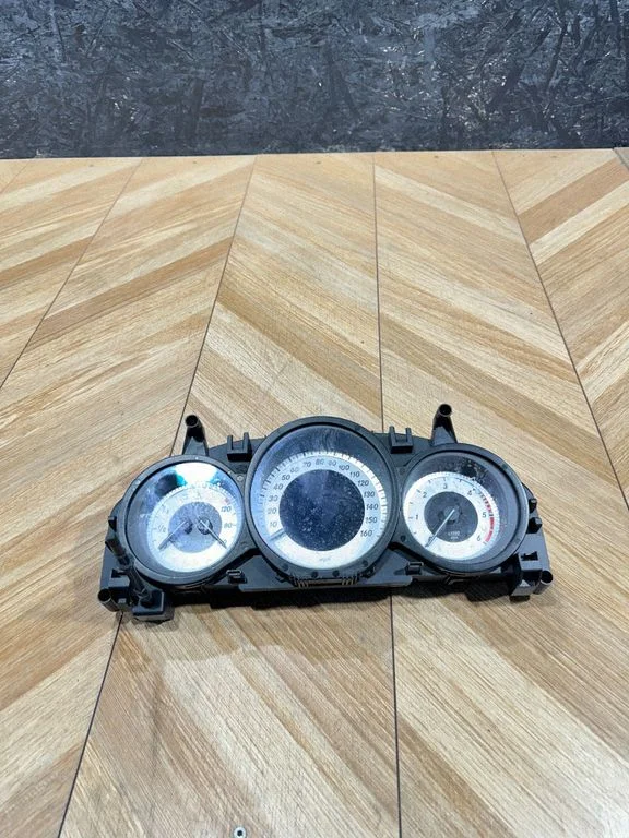 Speedometer (instrument cluster) A2049004400