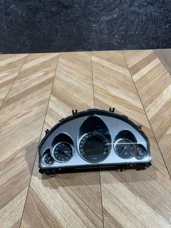 Speedometer (instrument cluster) A2129004904