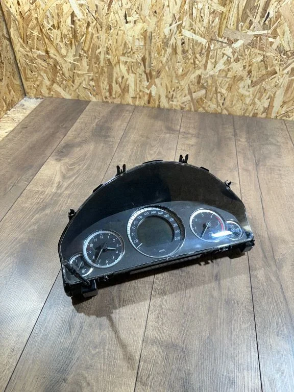 Speedometer (instrument cluster) A2129004104