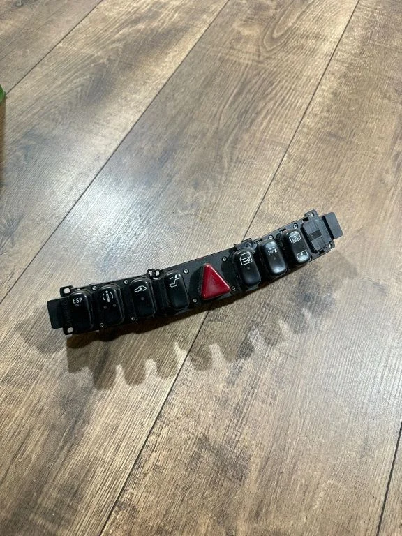 Hazard light switch 2208214358