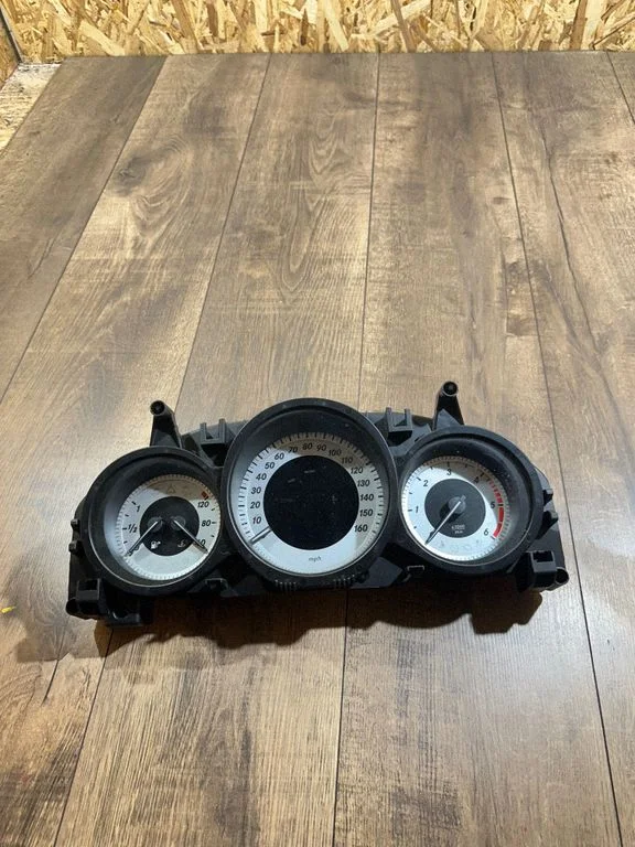 Speedometer (instrument cluster) A2049004408