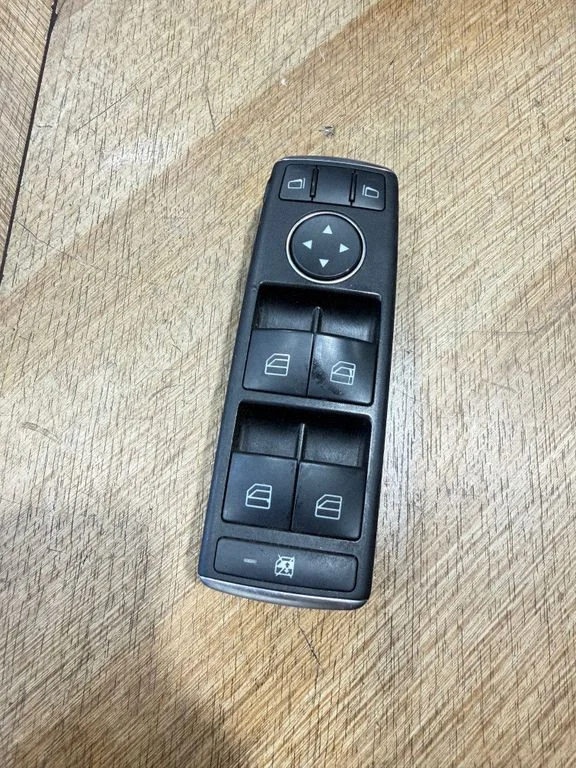 Przełącznik szyb elektrycznych – Mercedes-Benz Klasa C AMG W204 (2007-2014)